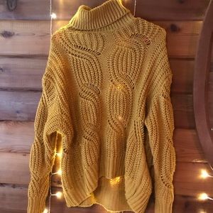 H&M sweater. ✨2/25✨